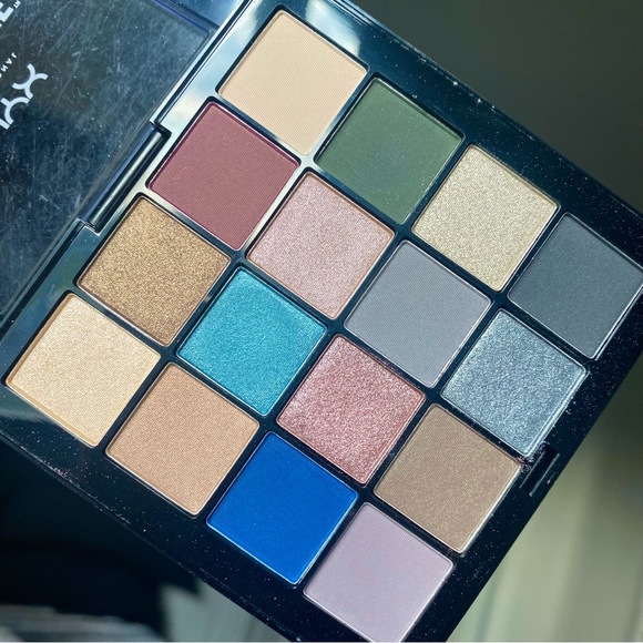 NYX Ultimate Shadow Palette - Picture 2 of 4